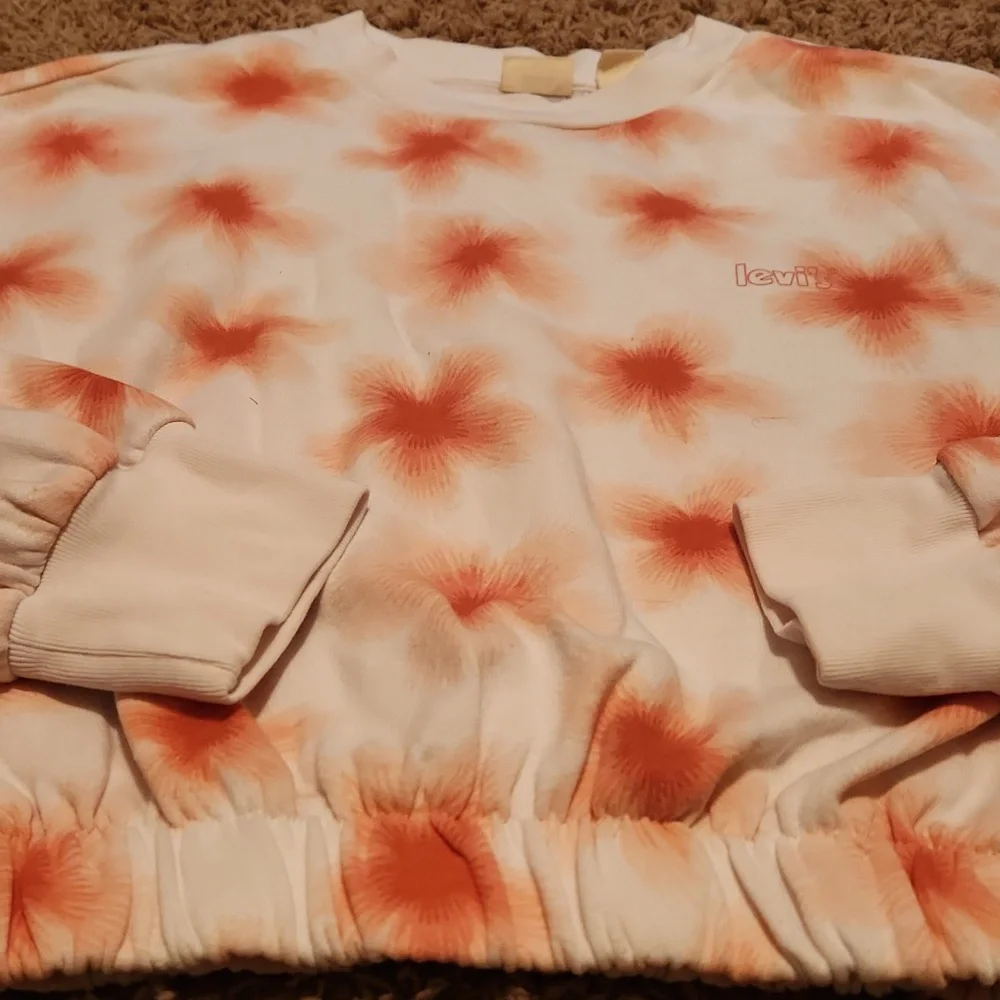 Levi's Women's White and Orange Crop Floral Sweatshirt Size Medium - Picture 4 of 5